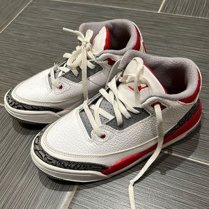 Boy’s AIR JORDAN 3 Retro basketball shoes size 1.5